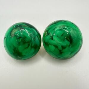 1950s vintage swirled emerald kelly green art glass gold tone clip on earrings